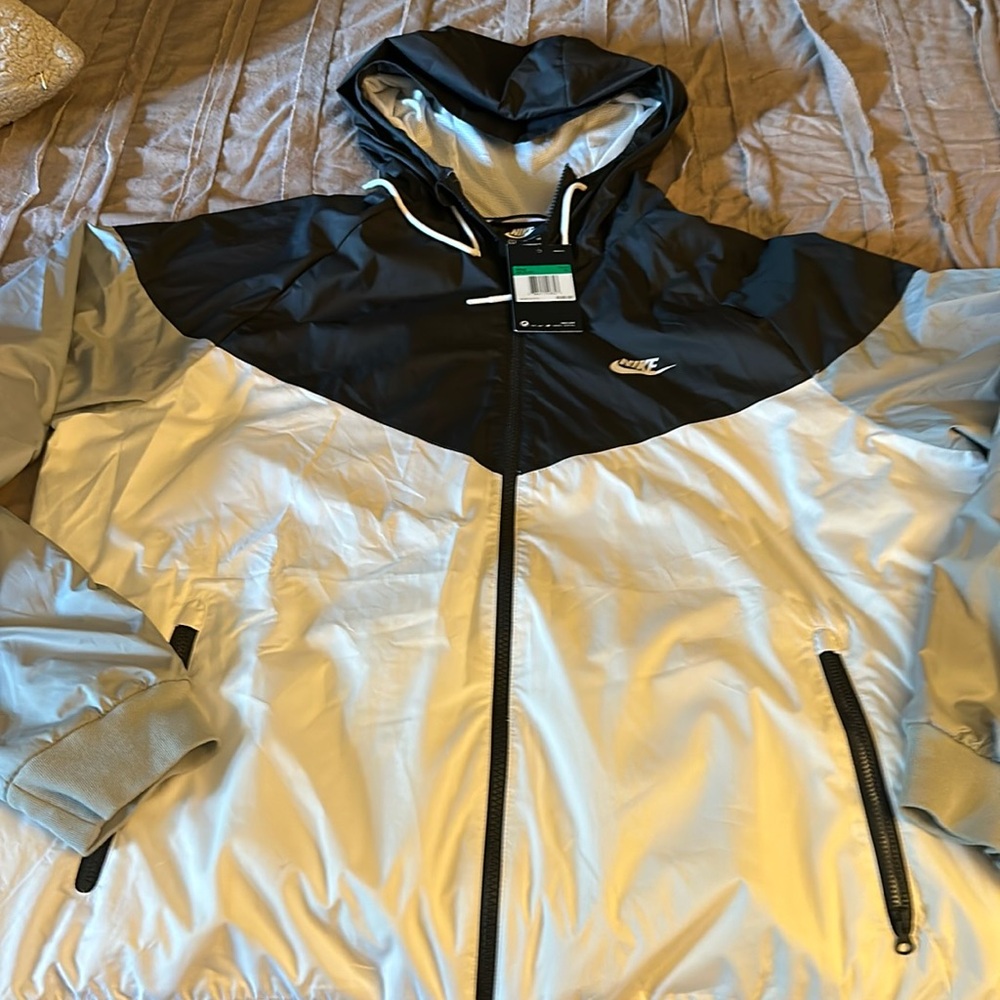 Men's XL Nike full zip windbreaker. New with Tags